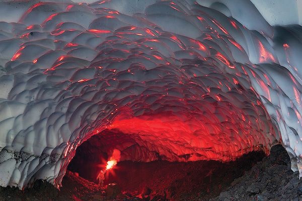 Caverna de Gelo próxima ao vulcão Mutnovsky, Rússia