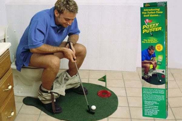 Golf no banheiro