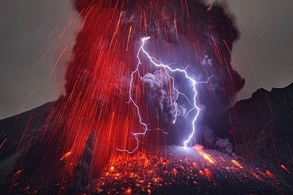 Tempestade vulcânica