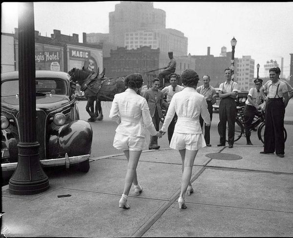 Mulheres usam shorts curtos pela primeira vez em Toronto, no Canadá – 1937