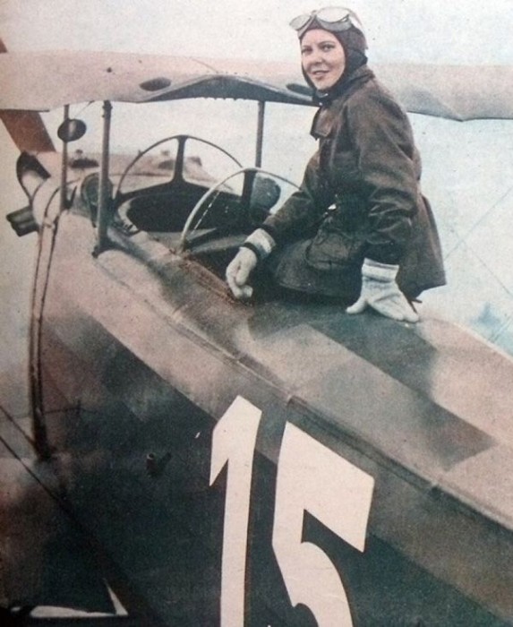 Sabiha Gökçen, turca que se tornou a primeira pilota de caça – 1937