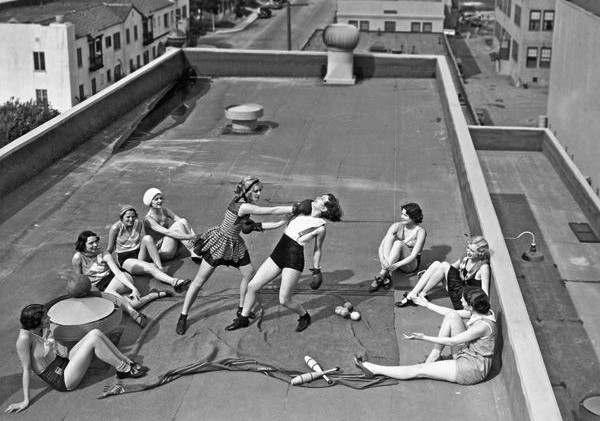 Mulheres treinando boxe em Los Angeles (EUA) – 1933