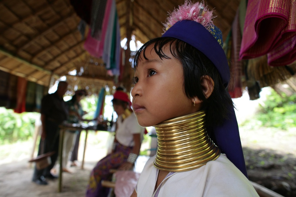 Tailândia: os pescoços são alongados como símbolo de beleza