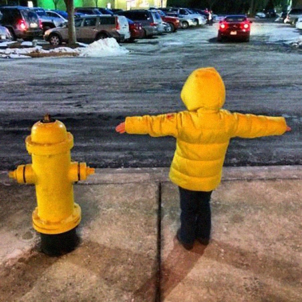 Filho! Hoje você será um hidrante amarelo