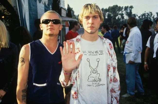 Flea e um muito jovem Kurt Cobain