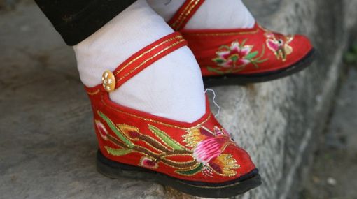 China: Os famosos pés de boneca