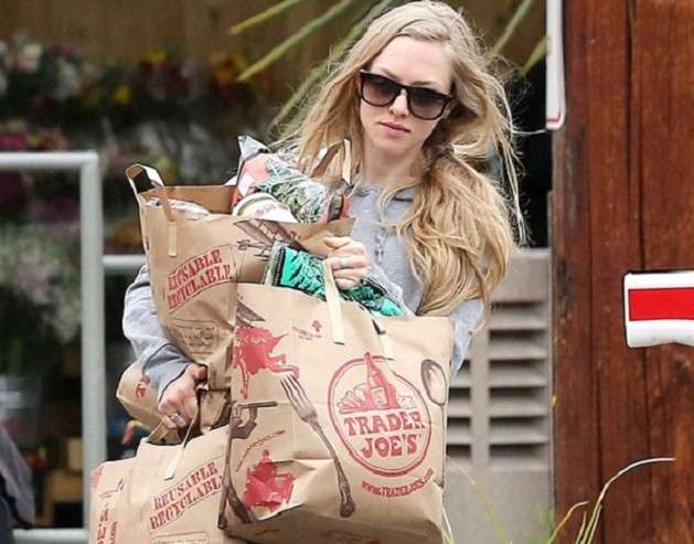 Amanda Seyfried fazendo compras