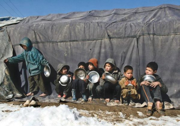 Crianças refugiadas no Afeganistão