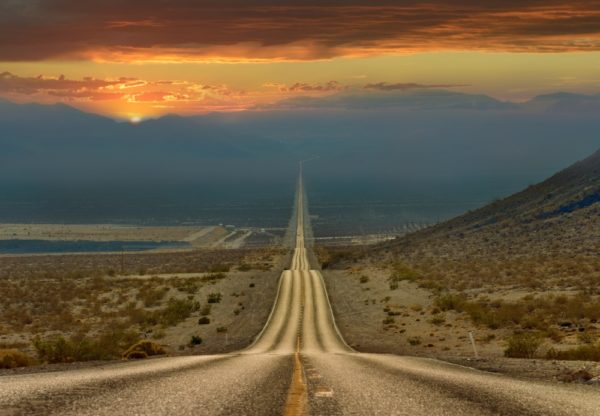 Caminho pelo Vale da Morte - Estados Unidos