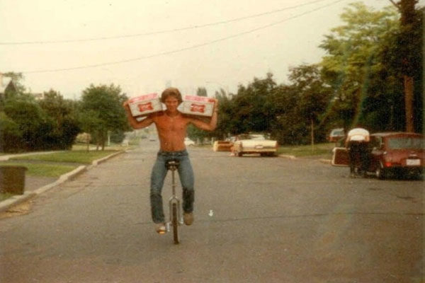 Ele traz as bebidas, 1978